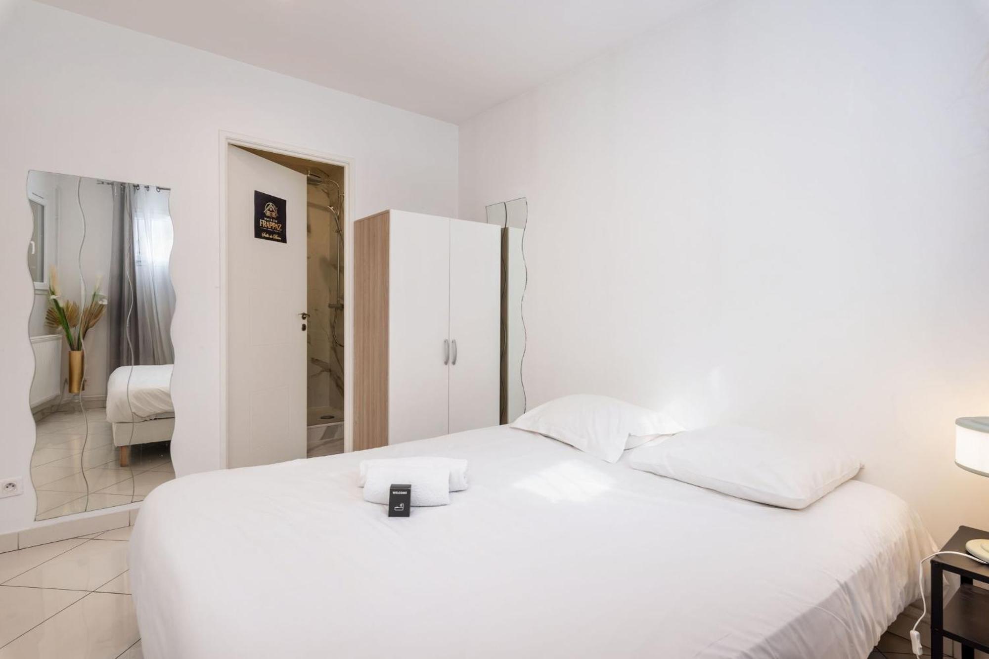 Maison Frappaz - 4 Bedrooms With Garden Villeurbanne Bagian luar foto