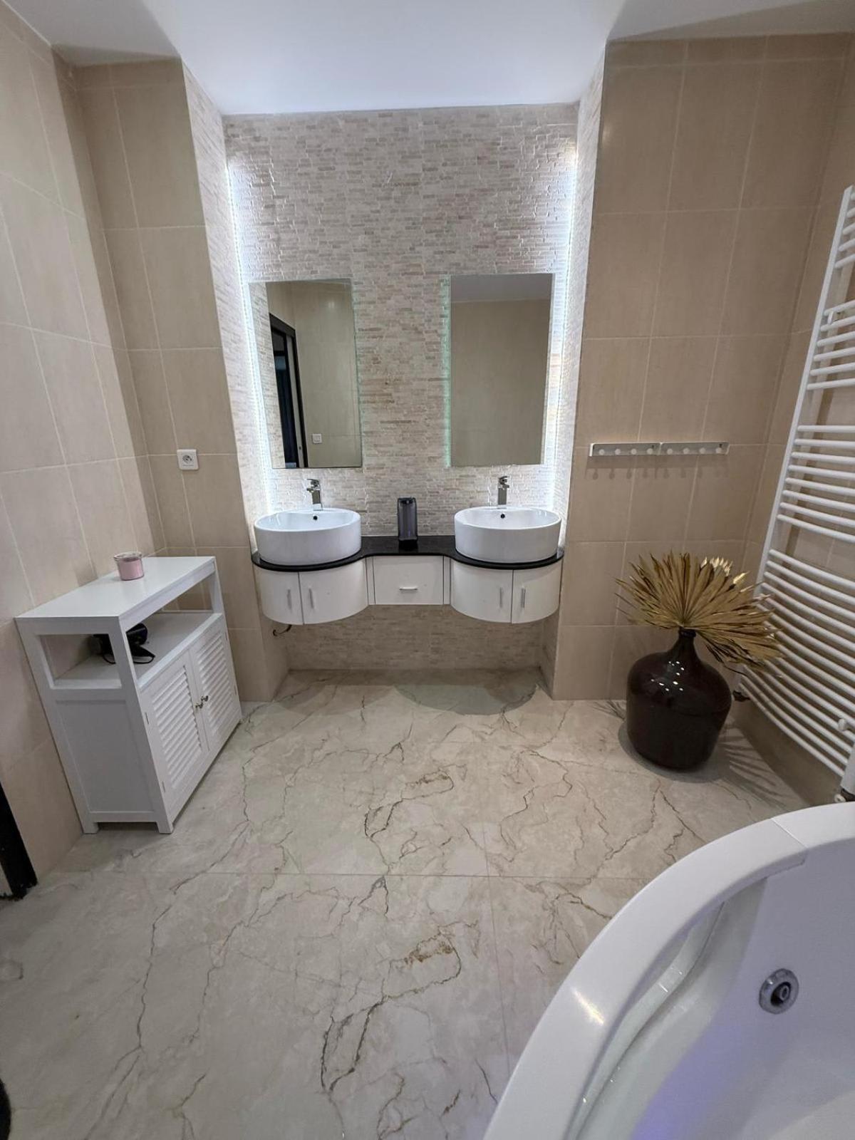 Maison Frappaz - 4 Bedrooms With Garden Villeurbanne Bagian luar foto